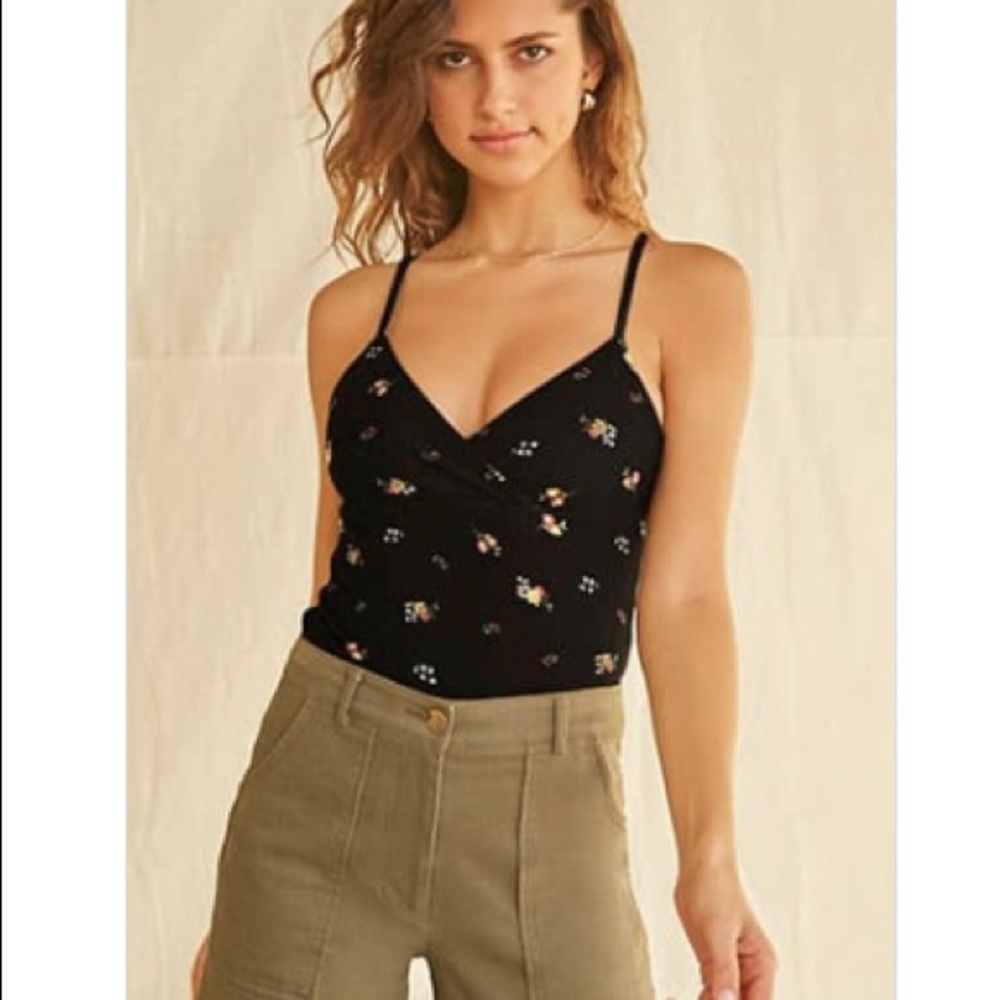 NEW WITH TAGS! FOREVER 21 Floral Crop Top!